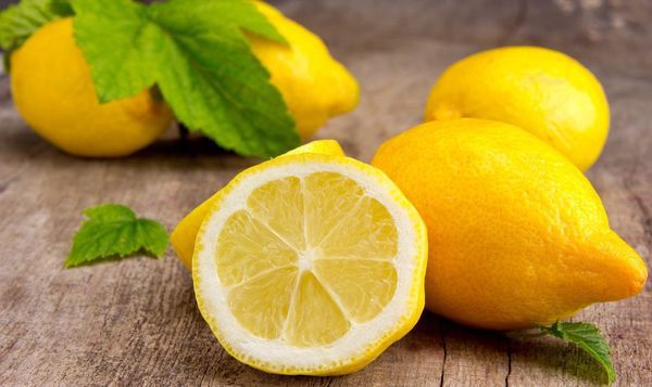 Як досвідчені господині використовують лимон не в кулінарії