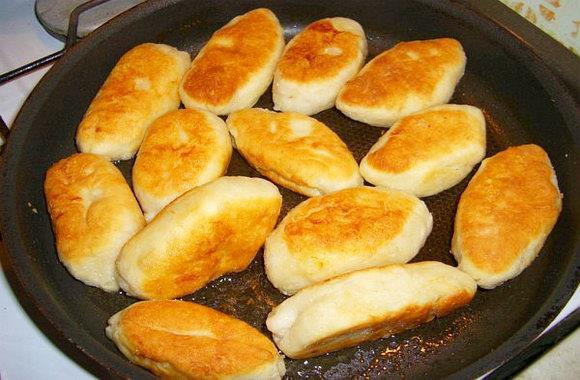 Як приготувати пиріжки, які на сковороді збільшуються в 3 рази