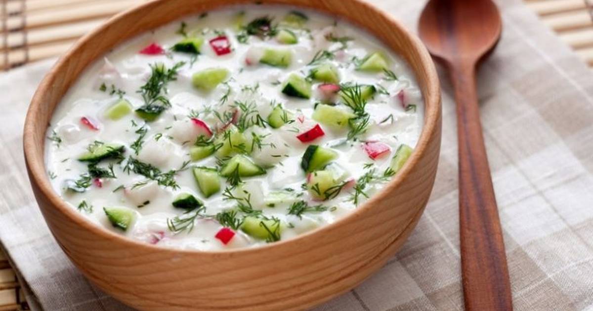 Незвичайна окрошка з крабовими палочками