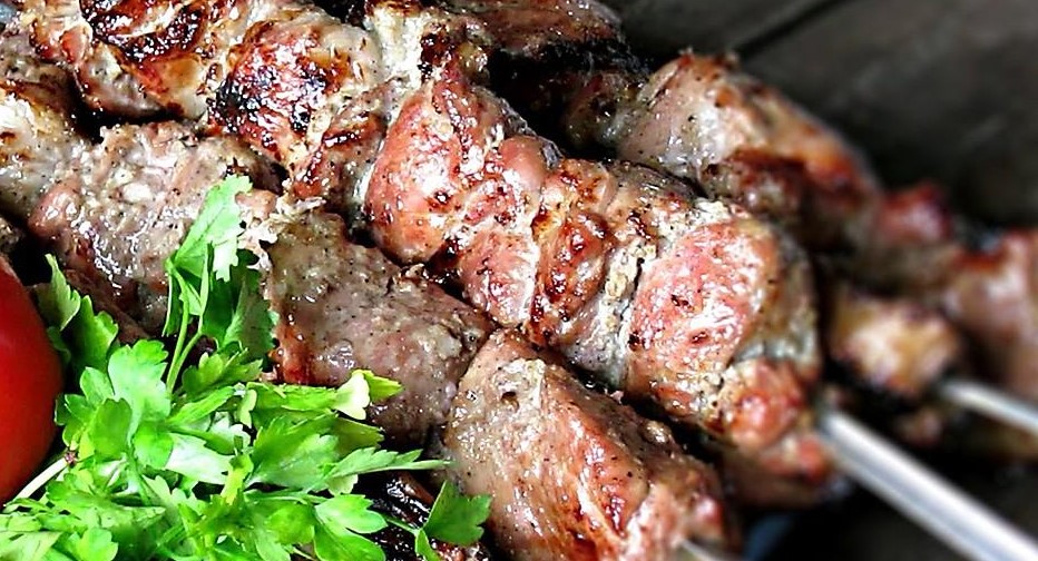 7 секретів від досвідчених кухарів, які допоможуть зробити м'ясо для шашлику м'якшим