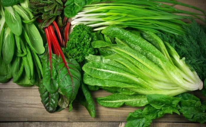 Який продукт дозволить легко освіжити зелень, що підв'яла