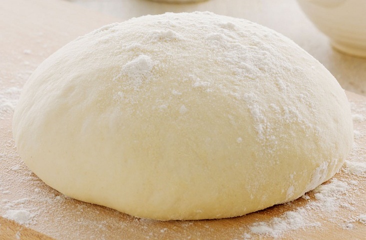 Який продукт додати, щоб приготувати ідеальне тісто для пельменів та вареників