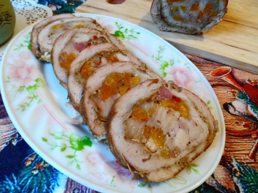 Рулет з індички та кураги