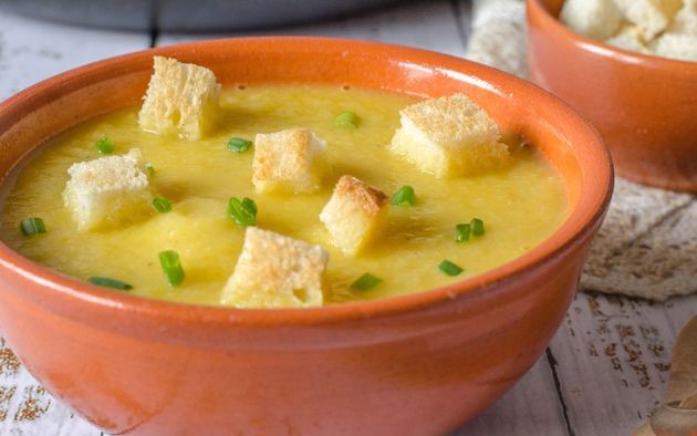 Ідея для обіду: кабачковий суп-пюре з грінками