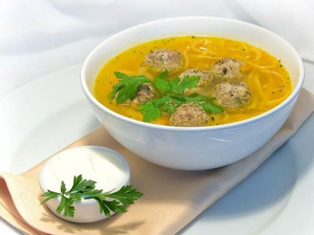 Суп з фрикадельками