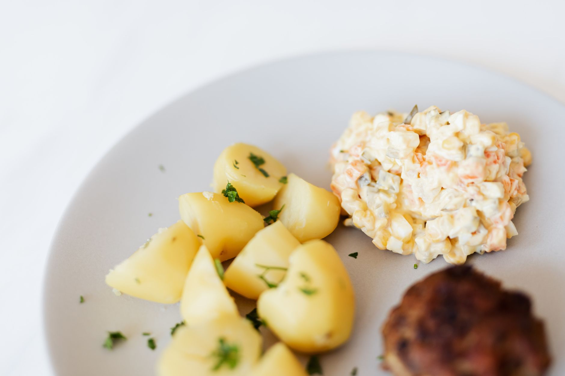 Новорічний олів'є: класичний рецепт з куркою з курячою грудкою