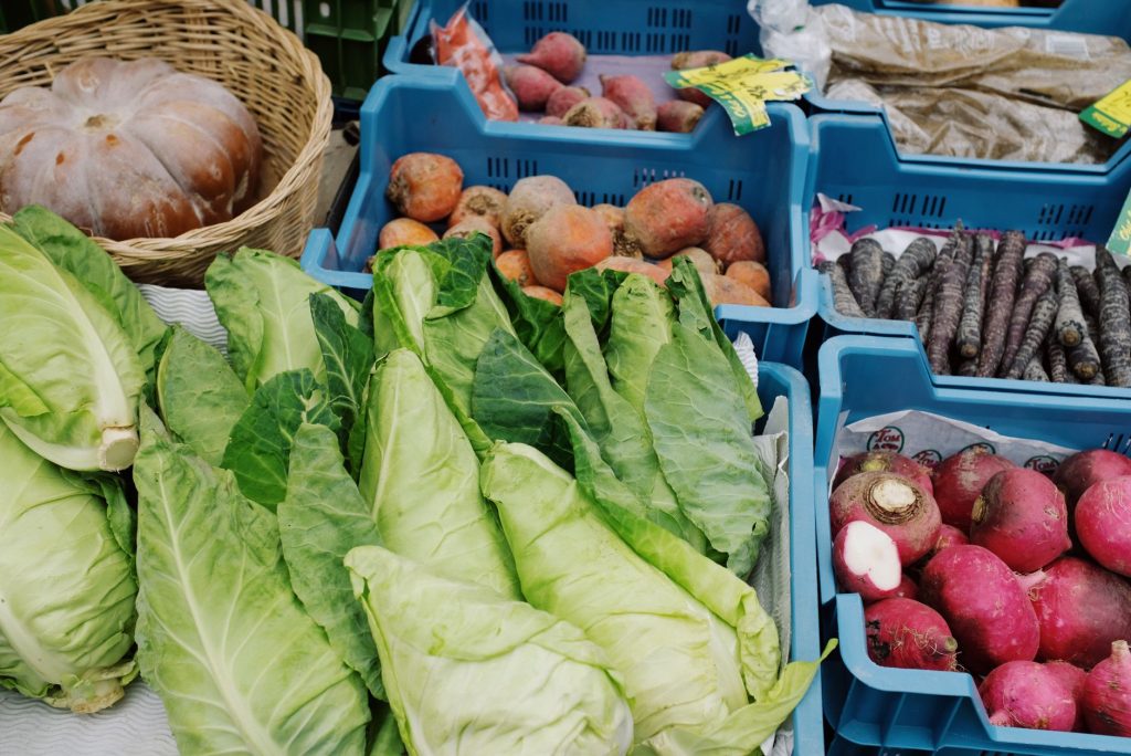 Сезонне харчування: повний гід по сезонним продуктам України